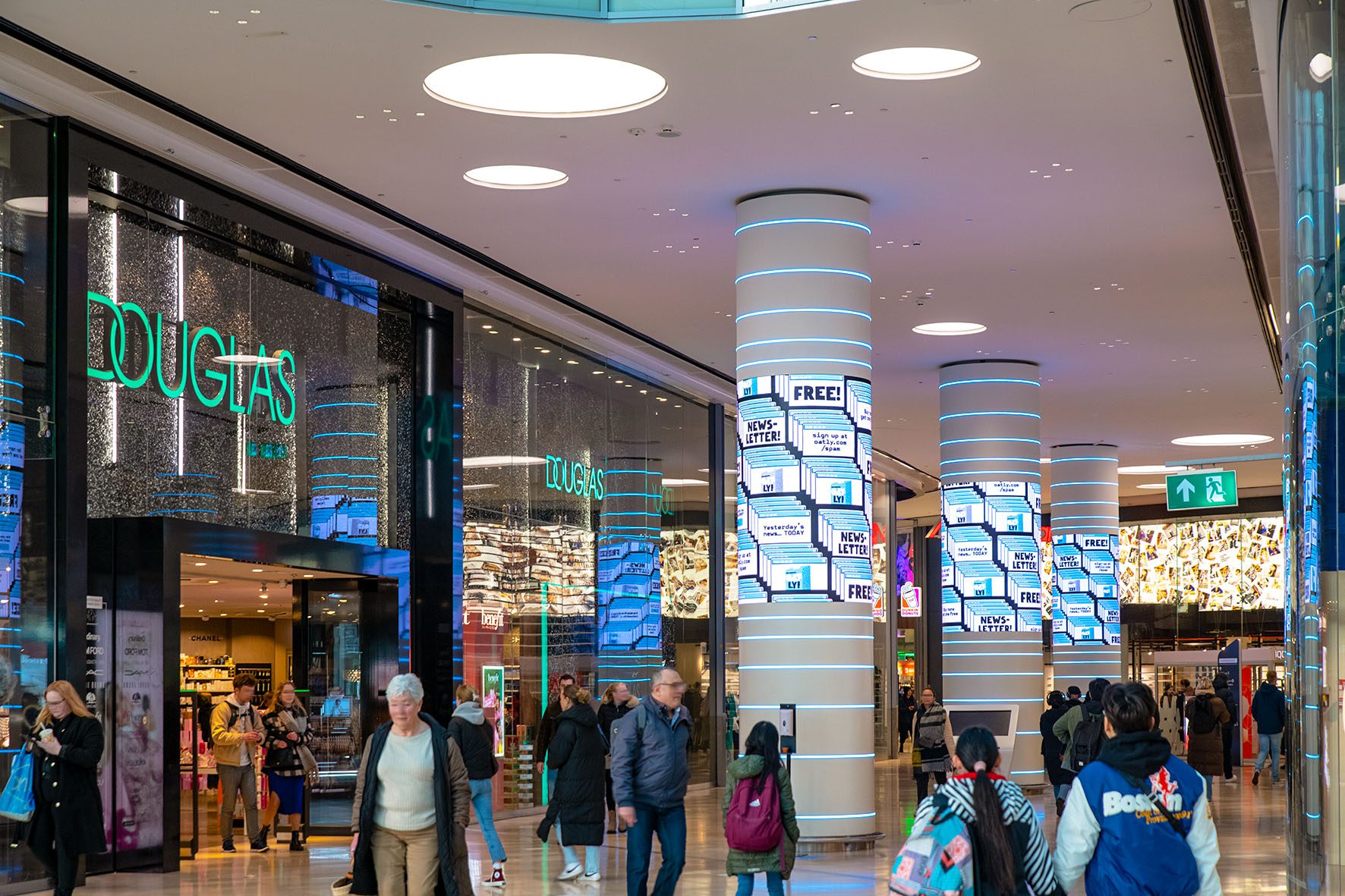 oatly_utrecht_hoog-catharijne_north-mile-pillars_ii