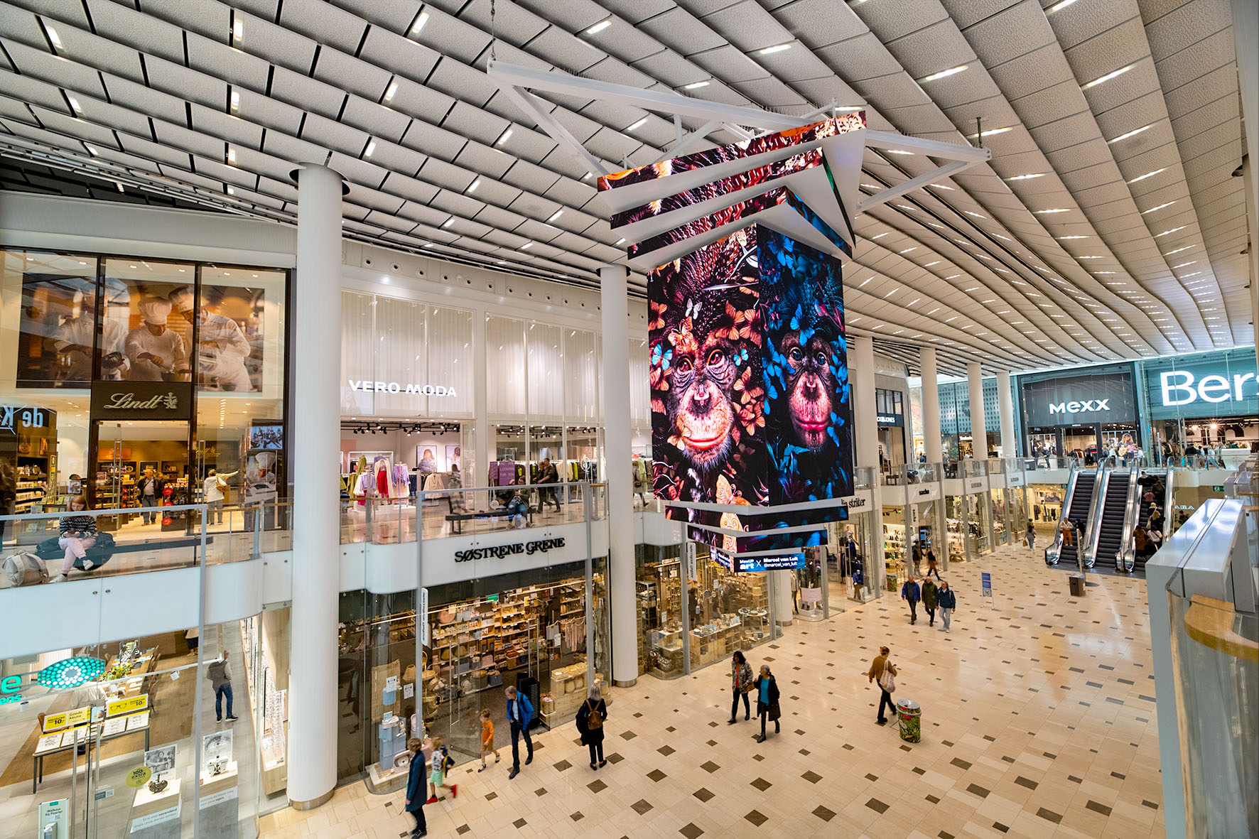 blowup-art-x-marcel-van-luit_utrecht_hoog-catharijne_the-emerald_i