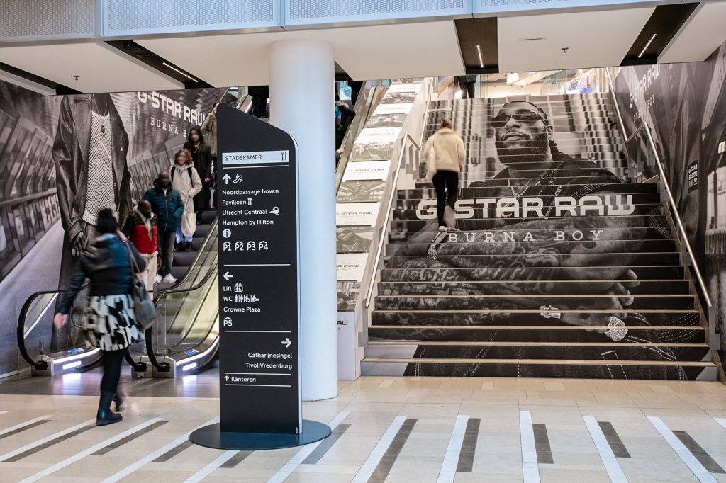 Bestickerde trappen G-star Hoog Catharijne