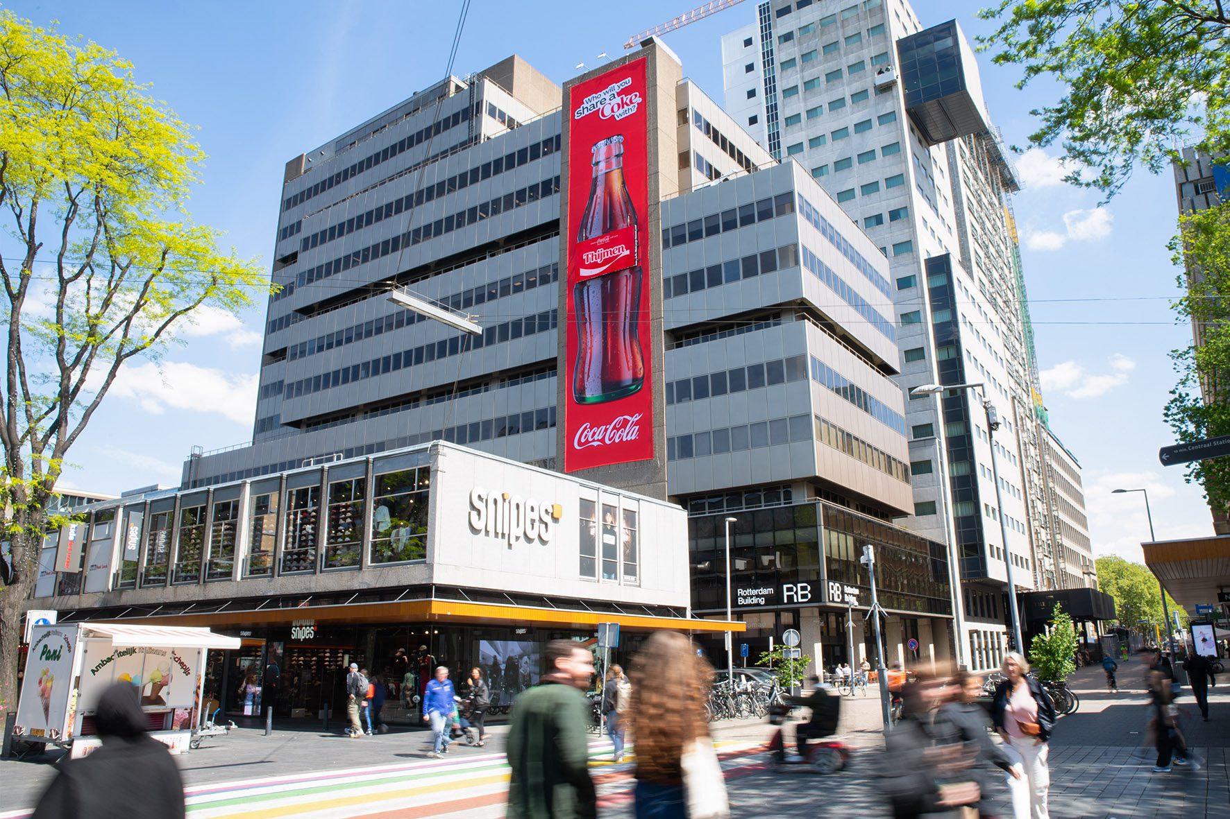 Coca-Cola DOOH-campagne share a coke Rotterdam