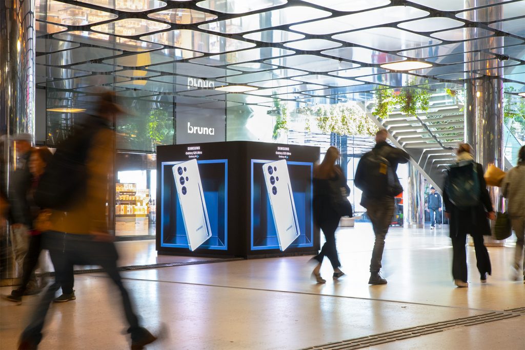 Samsung Amsterdam Centraal Station Motion Cube