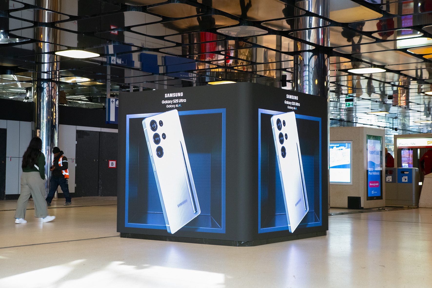DOOH Samsung Amsterdan Centraal special