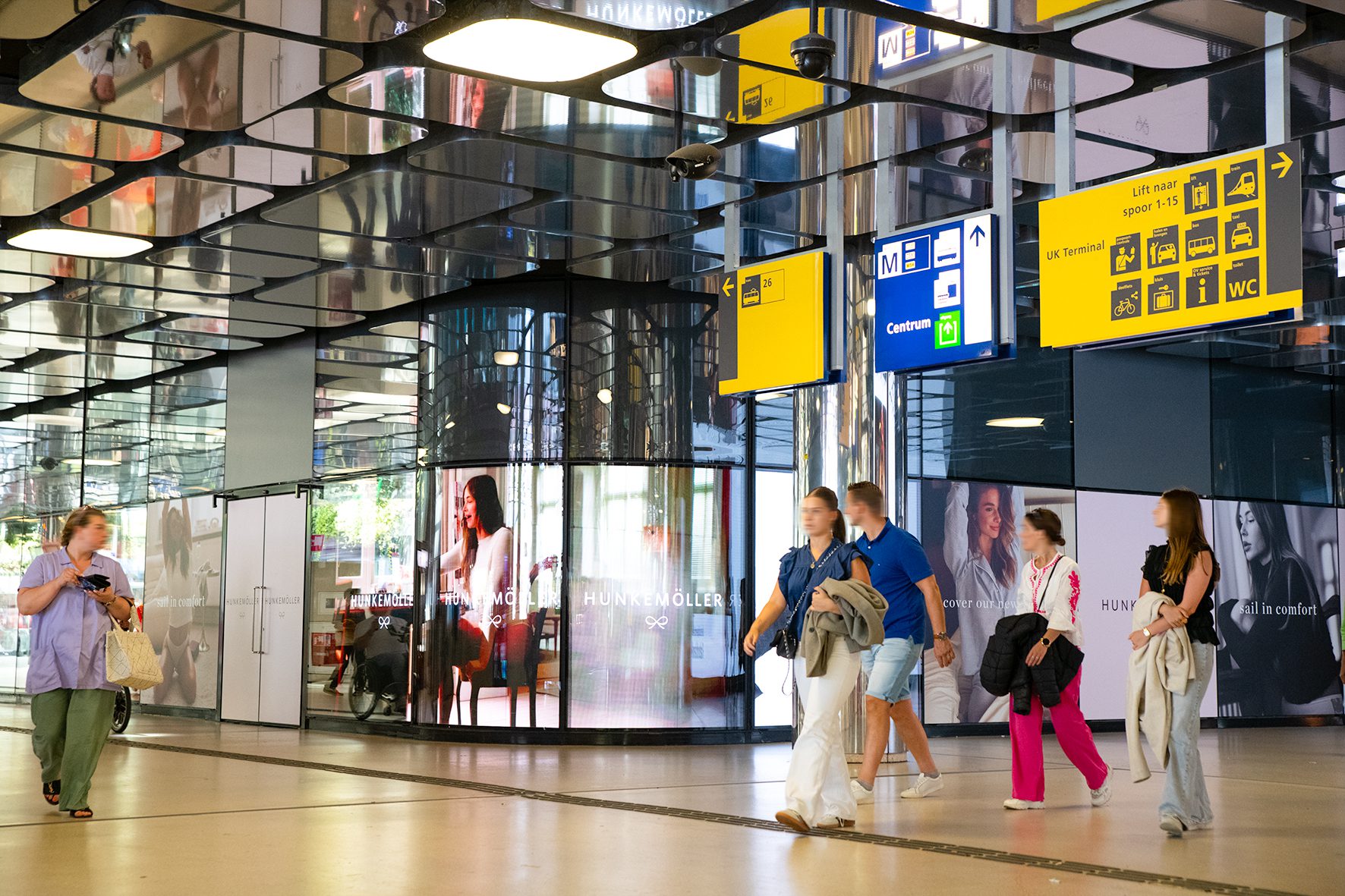Hunkemoller SAIL DOOH campagne Amsterdam