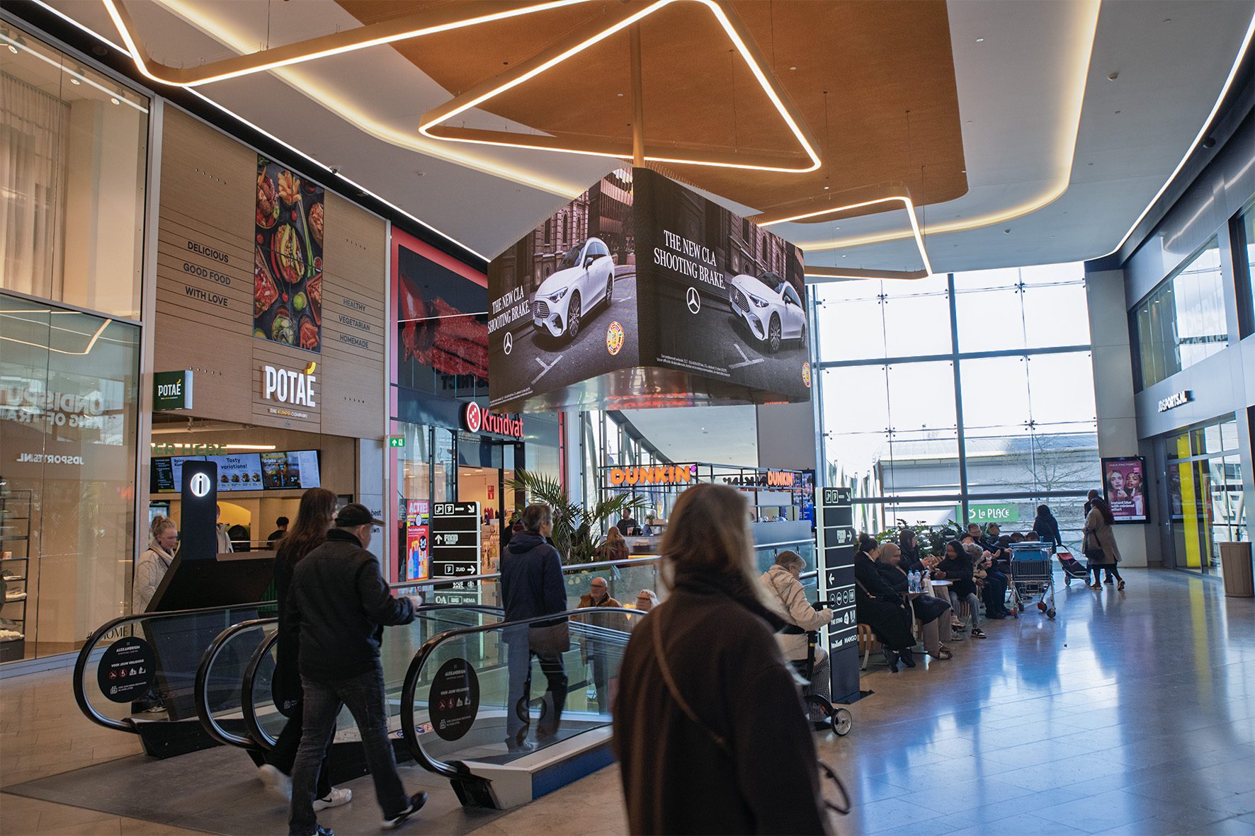 DOOH Rotterdam Mercedes